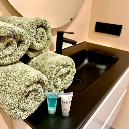 Studio By Aimee - 20M From The Beach & In City Centre! Oostende Ngoại thất bức ảnh