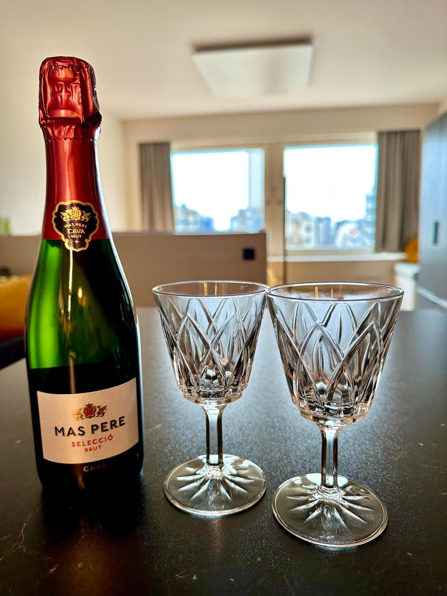 Studio By Aimee - 20M From The Beach & In City Centre! Oostende Ngoại thất bức ảnh